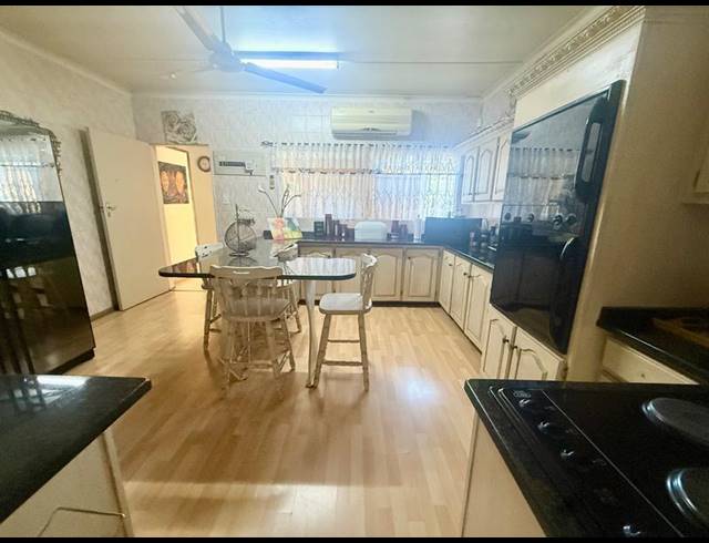 4 BEDROOM HOUSE FOR SALE IN VANDERBIJLPARK CE 5